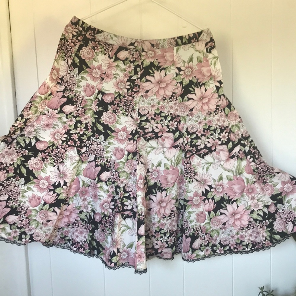 Dress Barn pleated skirt with lace detail